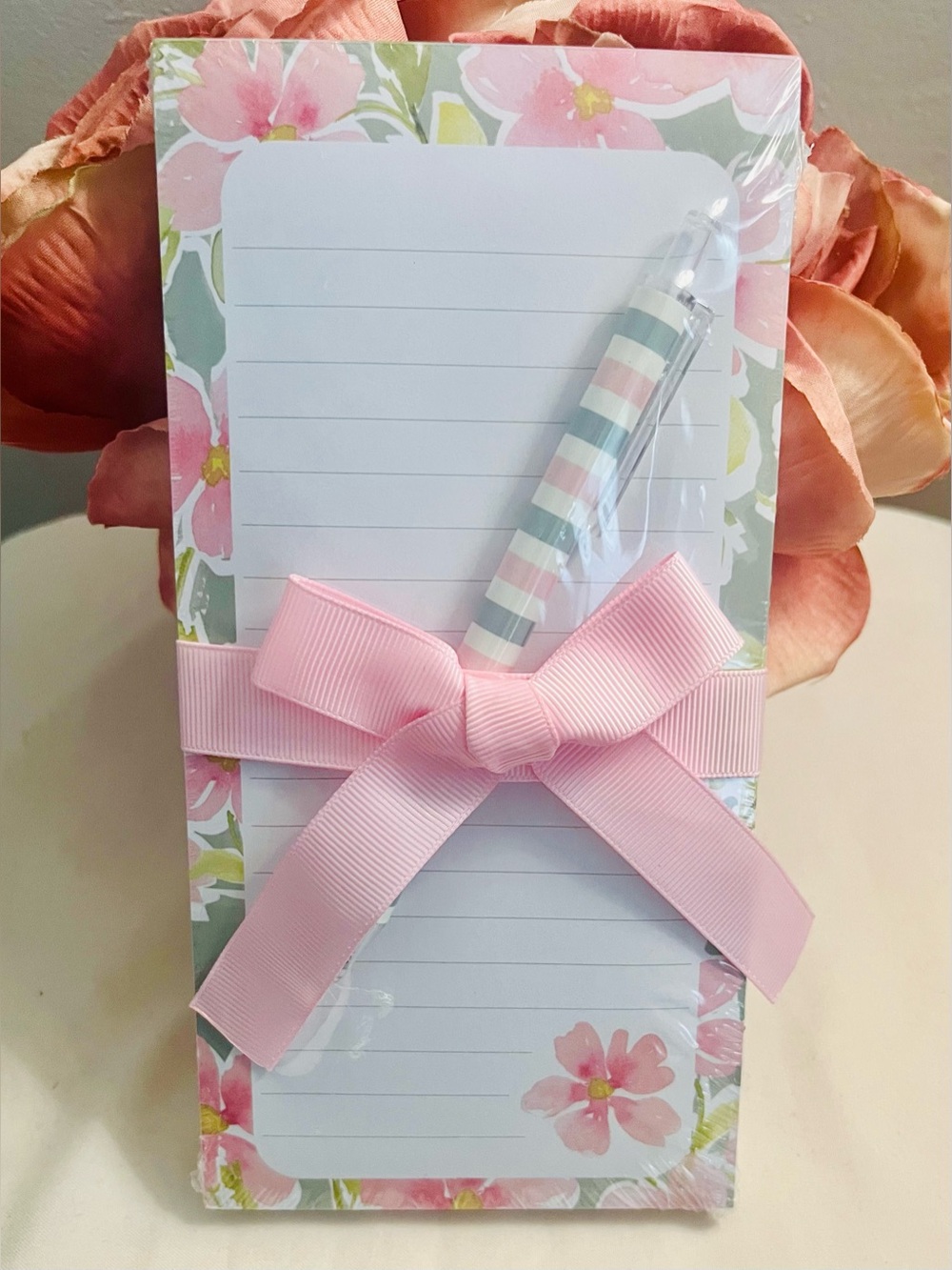 TEACHER 2-Piece Pink/Green NWT Gift Bundle. 16Oz Coffee Mug and Pad & Pen Set. - Picture 4 of 5